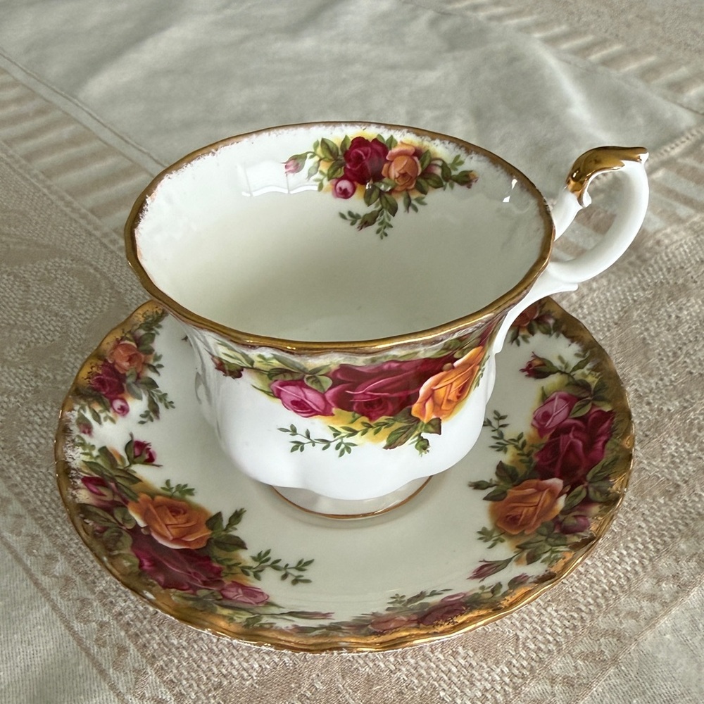 🌹Floral Bone China Teacup and Saucer Set🌹